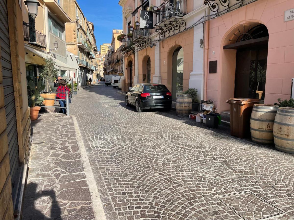 2 Apartments - Akragas Home 1 & 2 On Via Atenea City Center With View Agrigento Eksteriør billede