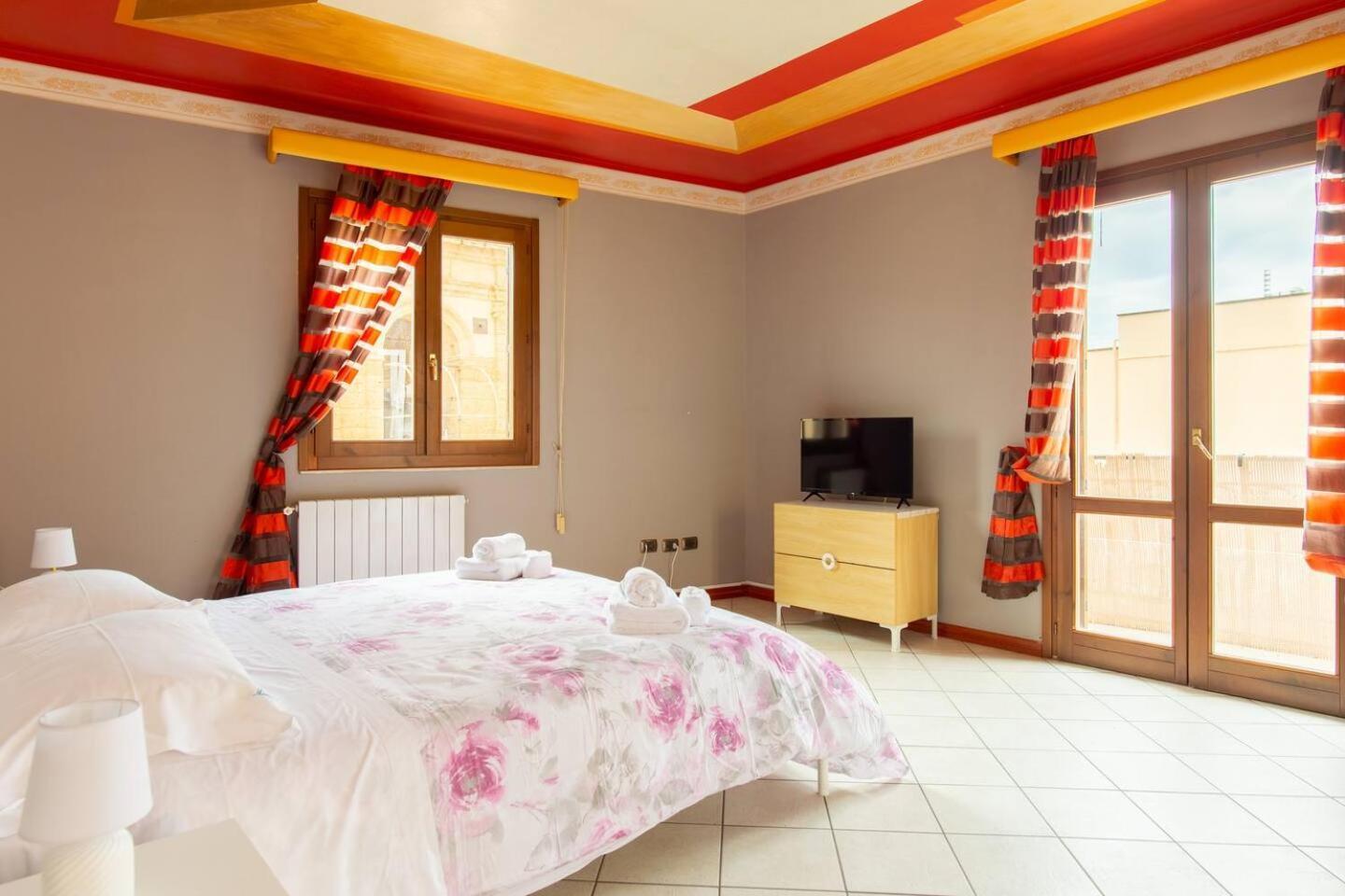 2 Apartments - Akragas Home 1 & 2 On Via Atenea City Center With View Agrigento Eksteriør billede