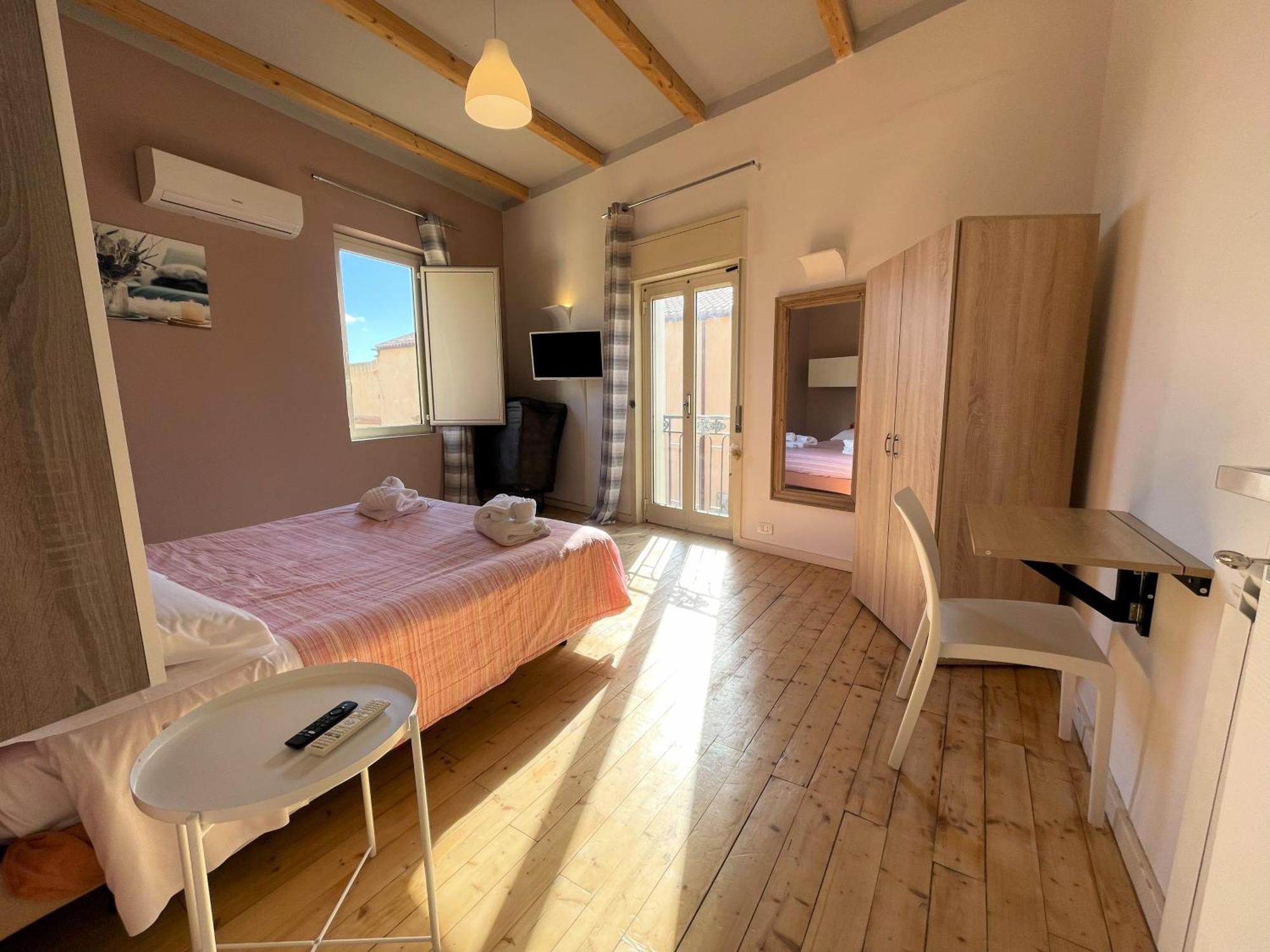 2 Apartments - Akragas Home 1 & 2 On Via Atenea City Center With View Agrigento Eksteriør billede