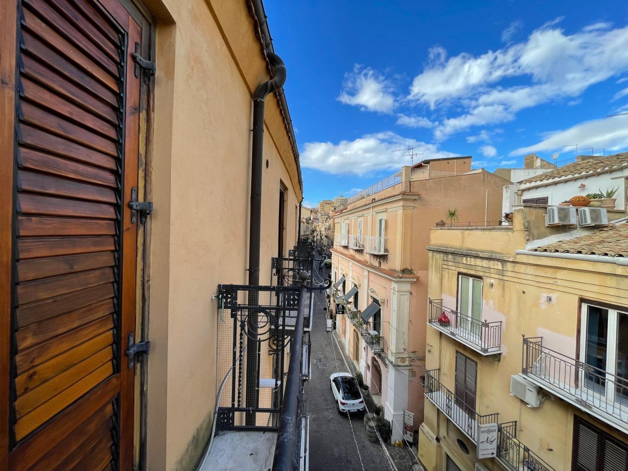 2 Apartments - Akragas Home 1 & 2 On Via Atenea City Center With View Agrigento Eksteriør billede