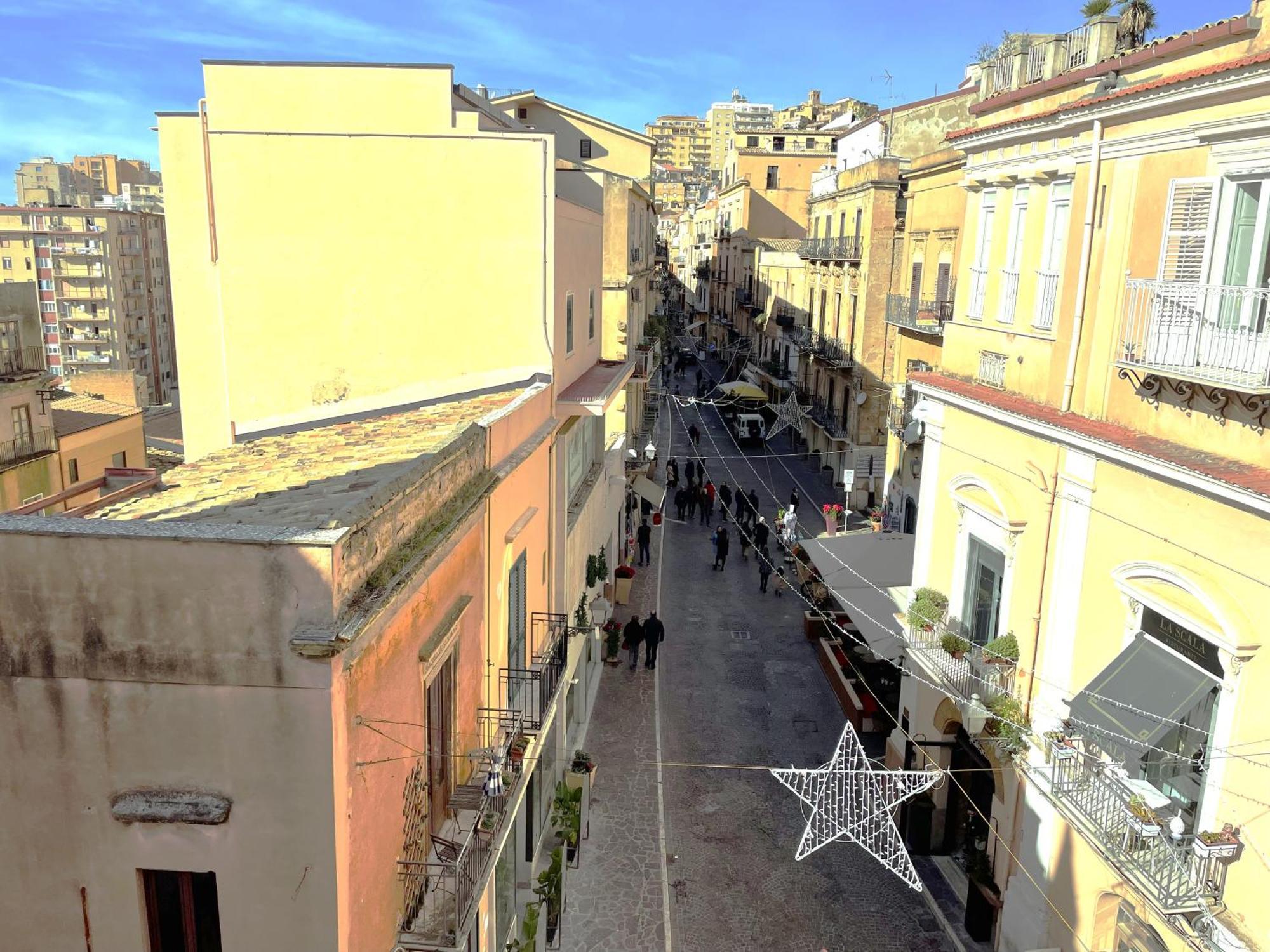 2 Apartments - Akragas Home 1 & 2 On Via Atenea City Center With View Agrigento Eksteriør billede